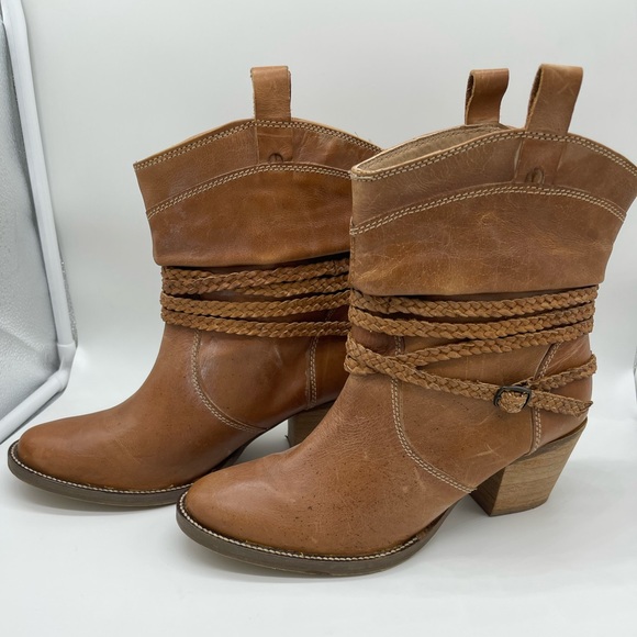 Dingo Twisted Sister Brown Leather Cowboy Boots Booties. Size 9.5 - Picture 6 of 10